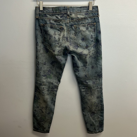 Current Elliott size 25 beautiful, faded, flower pattern - Picture 6 of 6